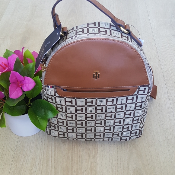 Sold! Tommy Hilfiger backpack - Picture 5 of 10